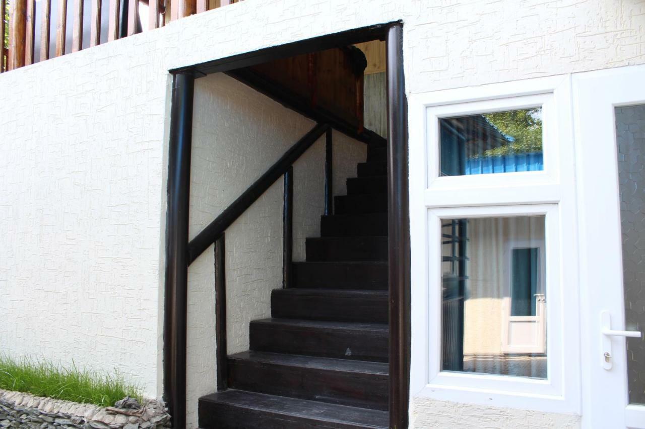 Park Hostel אוש מראה חיצוני תמונה