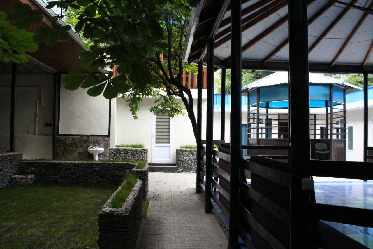 Park Hostel אוש מראה חיצוני תמונה