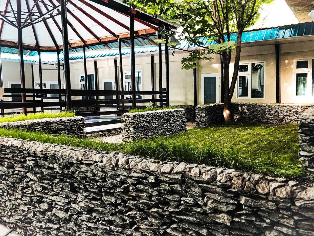 Park Hostel אוש מראה חיצוני תמונה